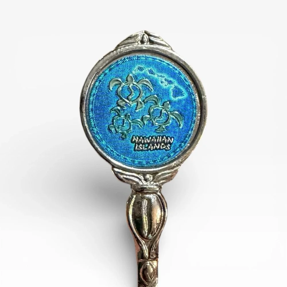 Lot of‎ (2) Vintage Souvenir Collector Spoons from Hawaii